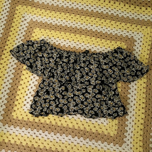 Forever 21 Daisy Off The Shoulder Top, Size Medium - Picture 4 of 5